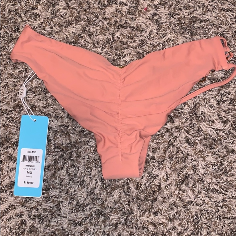 Bikini - Picture 3 of 5